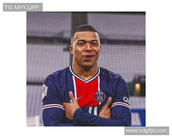 超帅姆巴佩球星头像与足球完美融合，展现青春活力与无限潜力